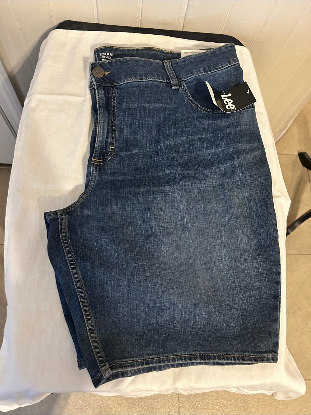Lee Bermuda Mid Rise Shorts Size 24 W/NWT